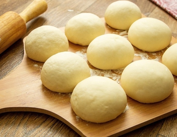 Сколько размораживается тесто? Зависит от способа — назвали 2 самых лучших Сколько размораживается тесто? Зависит от способа — назвали 2 самых лучших