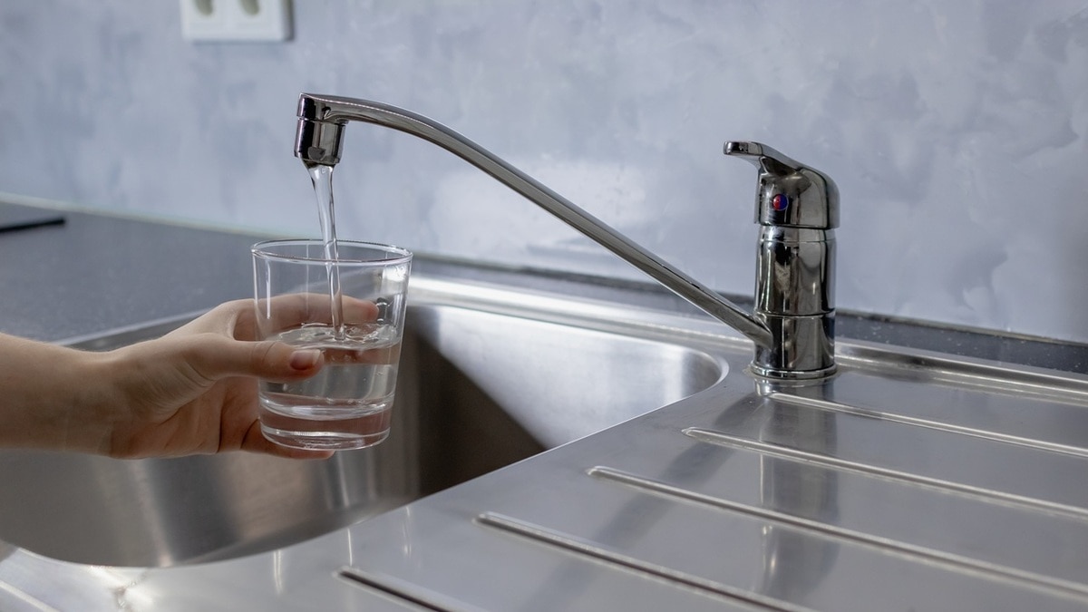 Доктор Мясников объяснил, какой недуг может спровоцировать обычная вода из-под крана