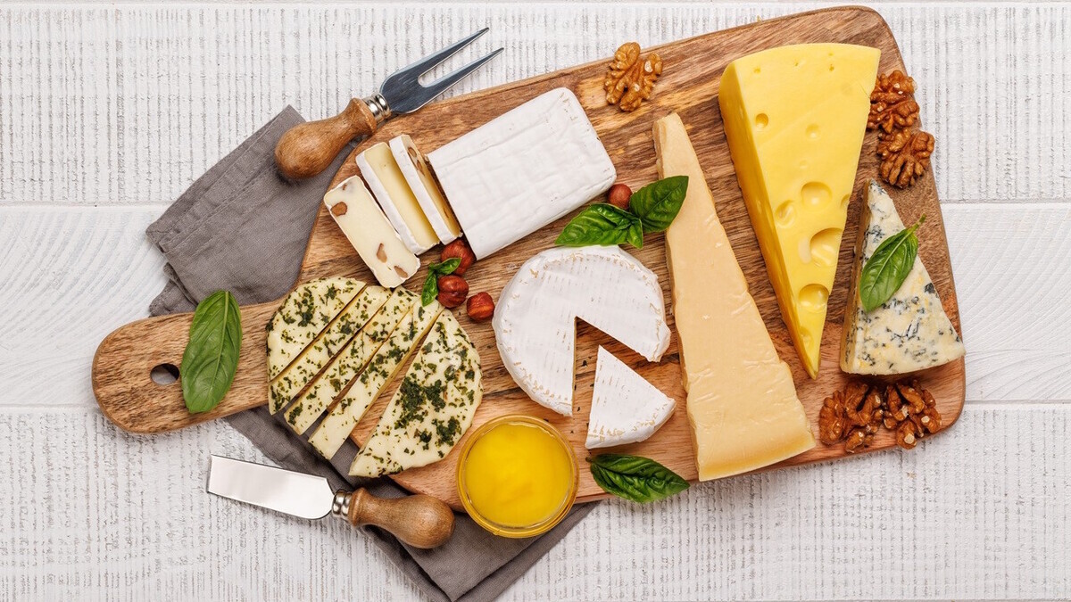Доктор Мясников назвал самый полезный сыр — не козий и даже не брынза
