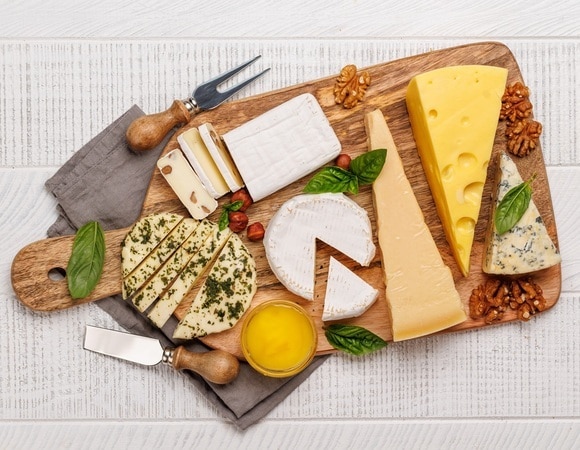 Доктор Мясников назвал самый полезный сыр — не козий и даже не брынза Доктор Мясников назвал самый полезный сыр — не козий и даже не брынза