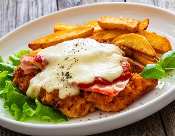 Вкус сочетается с пользой: полезный рецепт мяса по-французски от диетолога