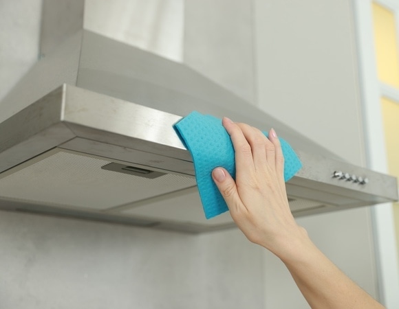 Подобное — подобным: простой лайфхак, который облегчит чистку вытяжки