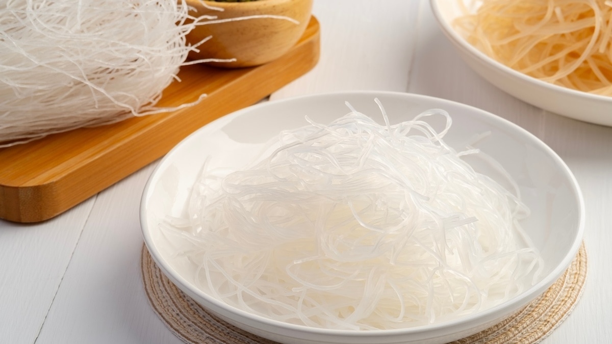 Фунчозу нужно варить, заливать кипятком или холодной водой? Сравнили 3 способа приготовления лапши 