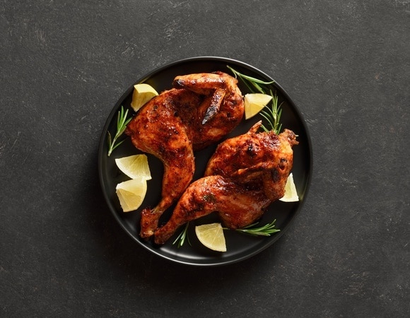 Доктор Малышева объяснила, как избежать проблем с куриным мясом