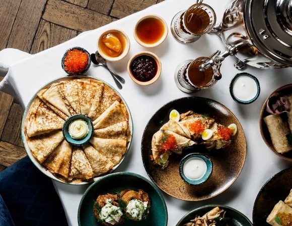 Не одними блинами сыты: какие блюда можно и нужно готовить на Масленицу?