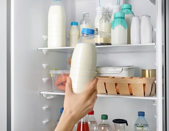 Все не так однозначно: можно ли в тесто для блинов добавить скисшее молоко?