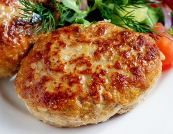Что добавить в куриные котлеты для сочности — не только манку, лук или масло Что добавить в куриные котлеты для сочности — не только манку, лук или масло
