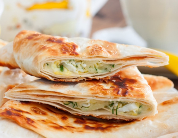 Берем лаваш и сыр — и получаем отменную закуску за 10 минут