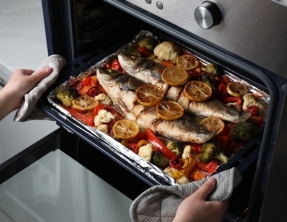 Фольга, пергамент или «рукав»: в чем безопасно запекать в духовке? Фольга, пергамент или «рукав»: в чем безопасно запекать в духовке?