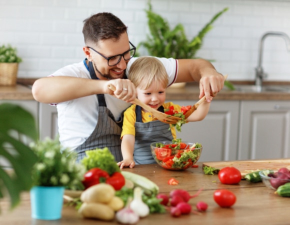 Торт без выпекания, легкий салат и сэндвичи: блюда на 8 Марта, которые под силу даже кулинарному дебютанту