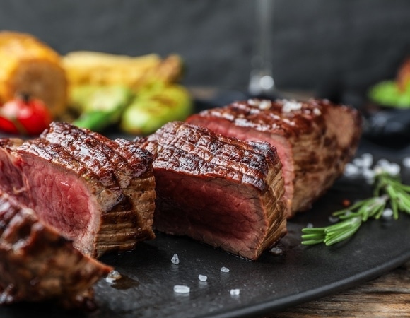 Обойдемся без гриля: шеф-повар раскрыл секрет приготовления стейка в духовке