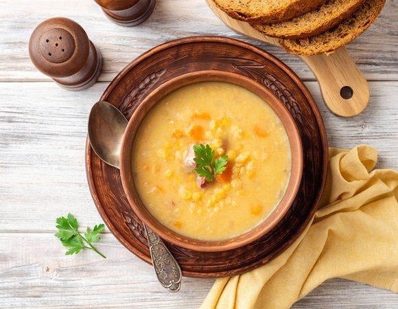 Что добавляют в гороховый суп для вкуса — не только копчености и сухарики Что добавляют в гороховый суп для вкуса — не только копчености и сухарики