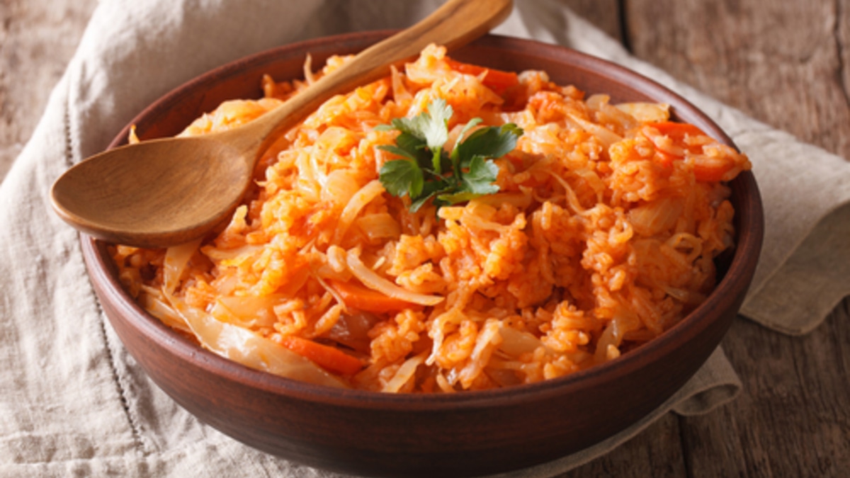 Рис не варим, а заливаем кипятком — и через полчаса обед готов: отличный рецепт, когда времени нет