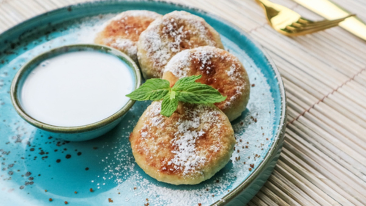 Готовим сырники без творога: два простых рецепта, которые приятно разнообразят завтрак
