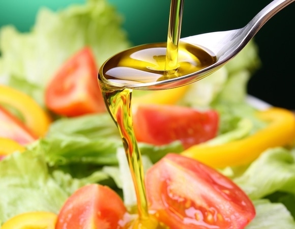 Ничего не получится: 5 соусов, которыми не стоит заправлять салаты