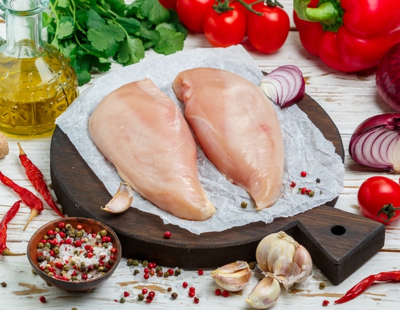 Простые и вкусные салаты с курицей на скорую руку: рецепты на каждый день