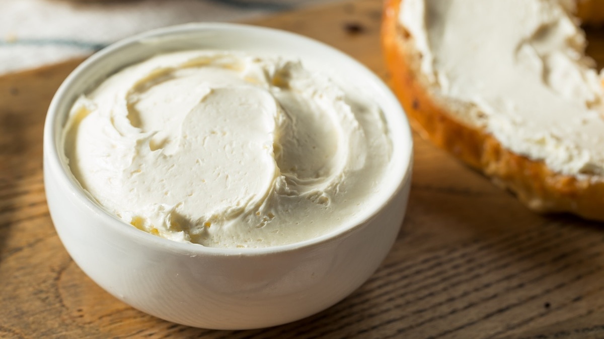 Термостатная сметана: стоит ли переплачивать в погоне за пользой? Объясняет доктор Мясников