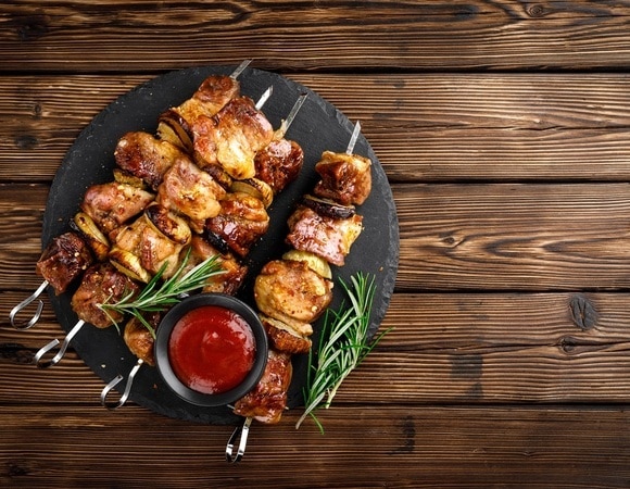 Всего одна деталь сделает маринад для шашлыка особенным, считает доктор Мясников