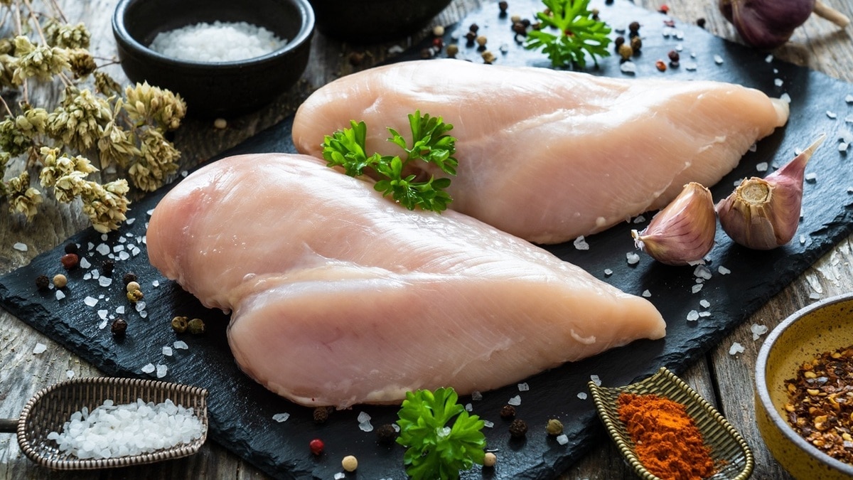 Неправильно приготовили курицу? Рискуете здоровьем — предупреждает доктор Мясников