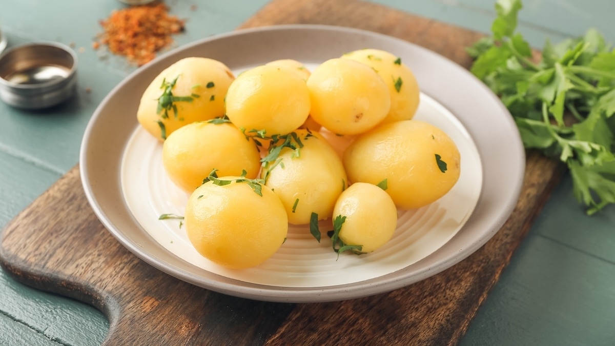 «Для салата или гарнира»: как сварить картошку, чтобы она не развалилась в процессе