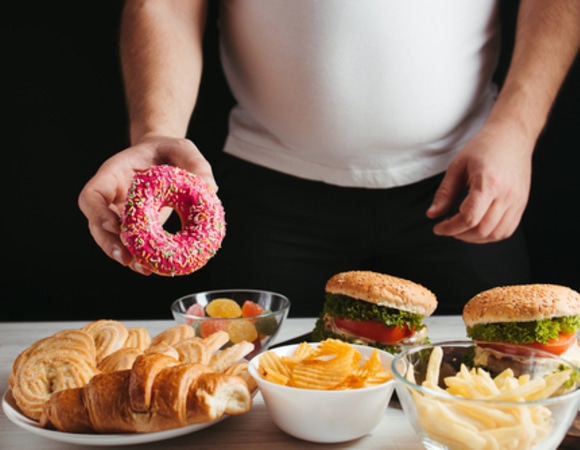 Верните контроль над едой: эти 5 привычек саботируют диету и вынуждают переедать