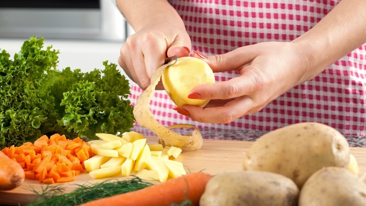 С кожурой или без? Диетолог рассказала, какие овощи полезнее не чистить С кожурой или без? Диетолог рассказала, какие овощи полезнее не чистить