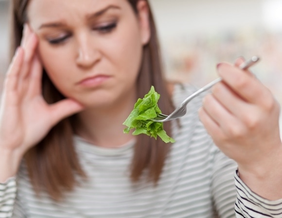 Не пытайтесь повторить: вот к чему приведет полный отказ от овощей и фруктов — источников клетчатки