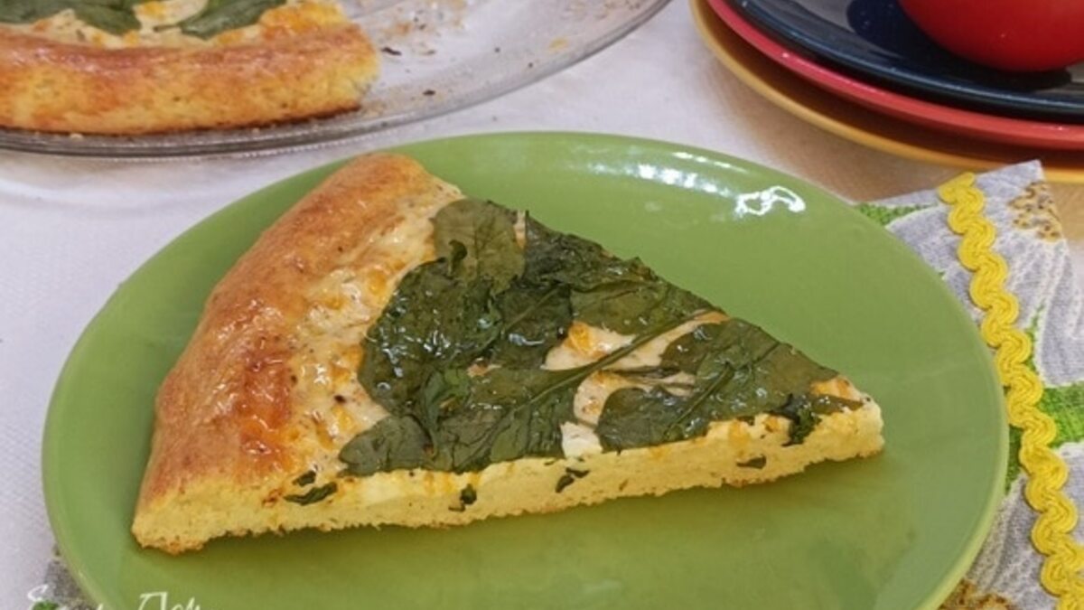 Лепешка с сыром и шпинатом: рецепт «весенней пиццы» — вкусной, сытной и полезной