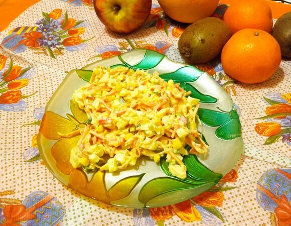 Салат с крабовыми палочками и морковью по-корейски: даже готовить не надо — просто смешать 5 ингредиентов