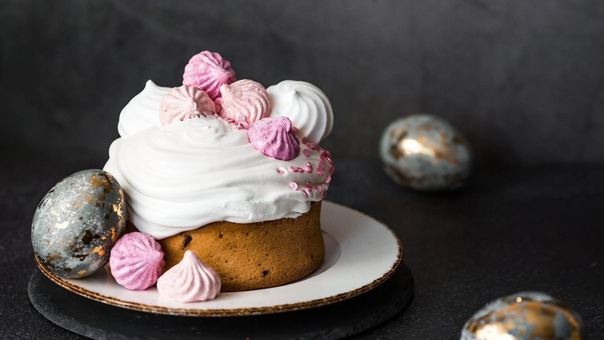 "Не трескается, не ломается": шеф-повар Спиваков раскрыл секрет идеальной глазури для куличей