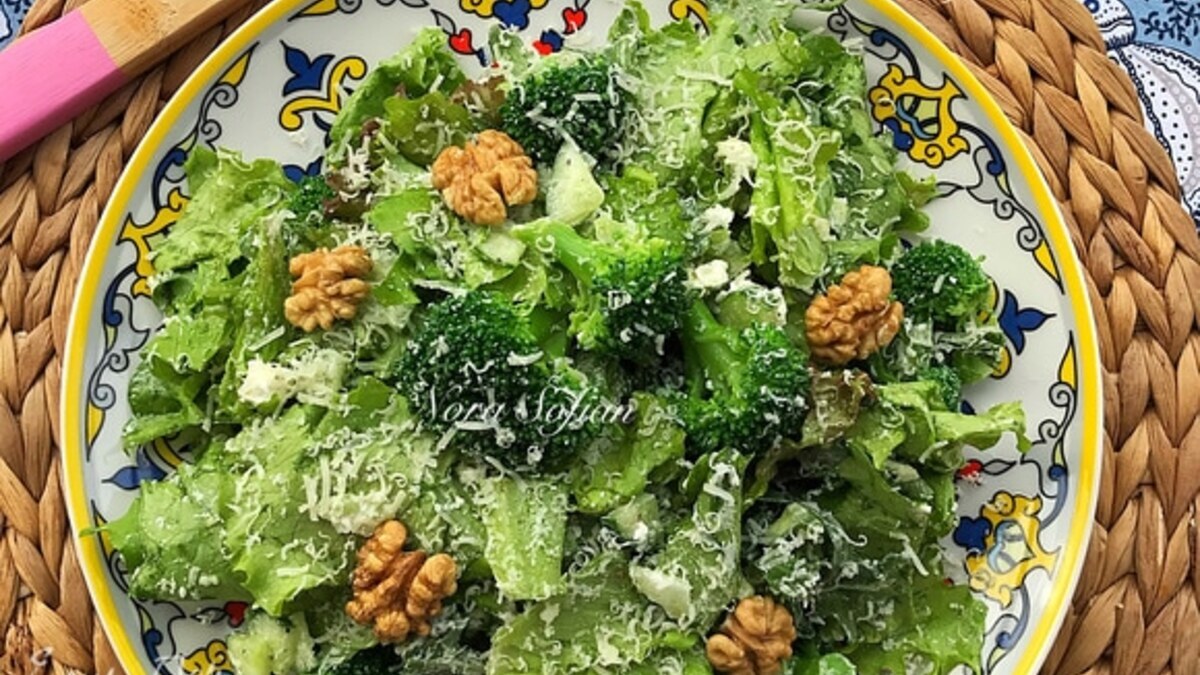 Весенний салат с брокколи и сельдереем: взрывает вкусовые рецепторы свежестью и пользой