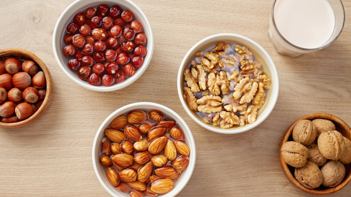 Орехи: замачивать или не замачивать — вот в чем вопрос! Разбираемся в пользе и необходимости этого процесса Орехи: замачивать или не замачивать — вот в чем вопрос! Разбираемся в пользе и необходимости этого процесса