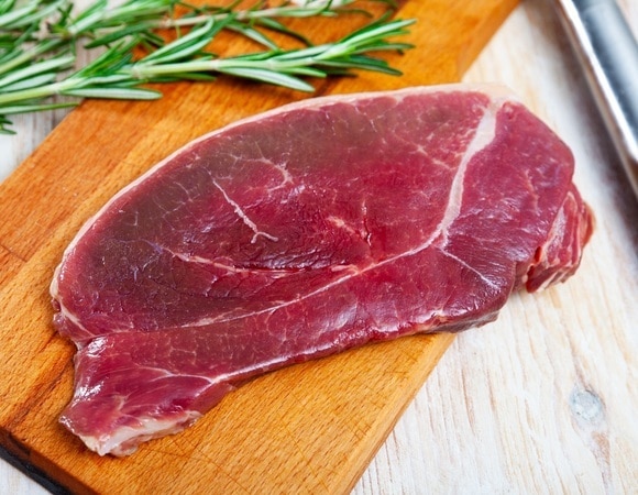 Диетическое мясо с полезными жирами: стоит ли включать конину в свой рацион?