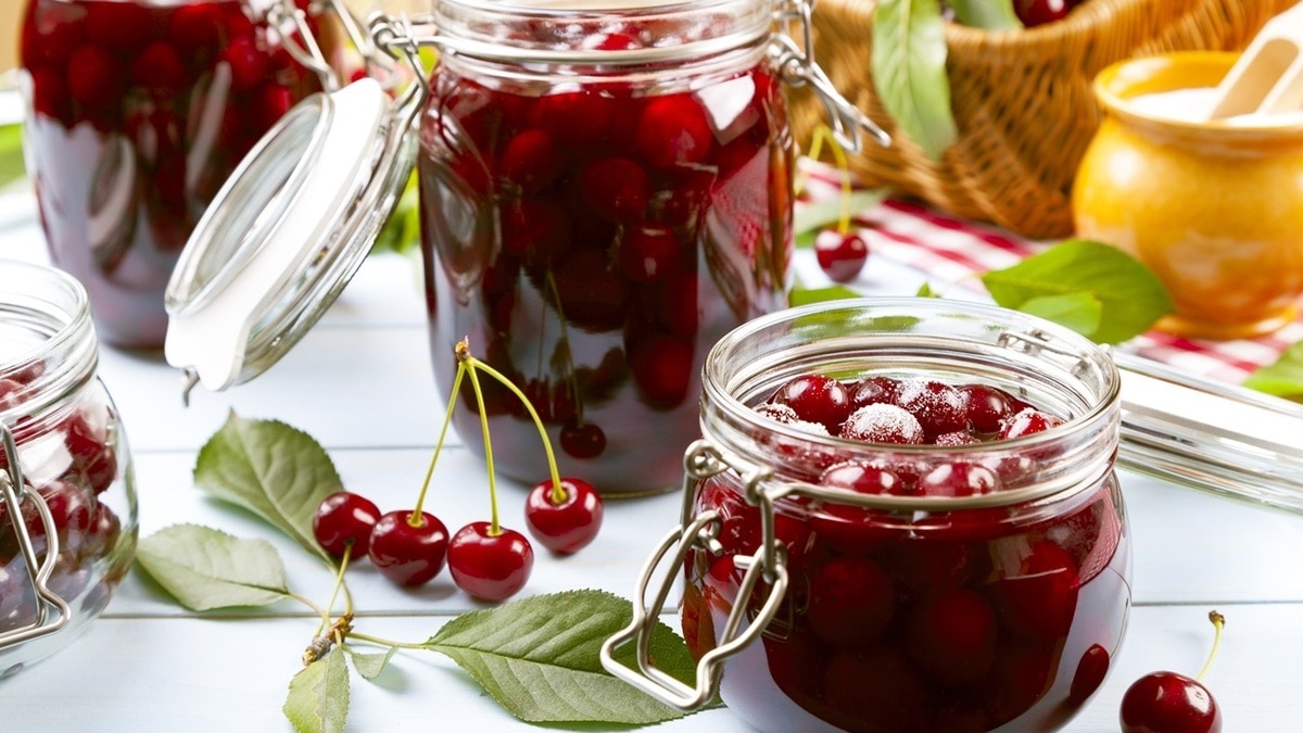 Когда вишневое варенье может стать ядом? Доктор Мясников указал на один нюанс