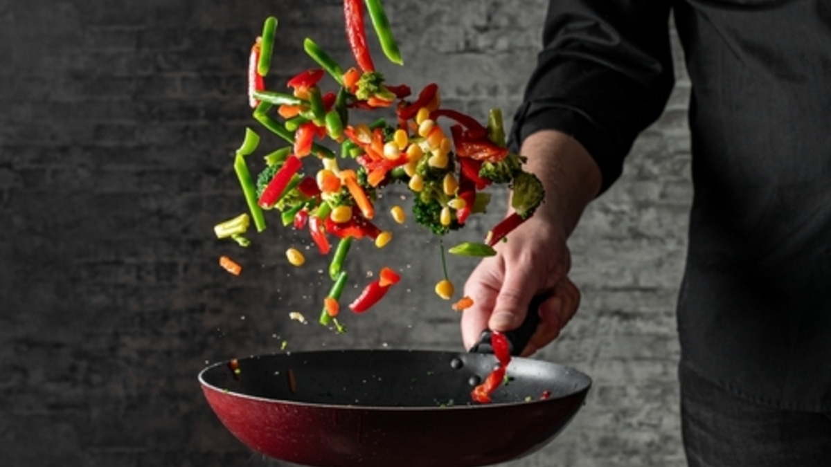 "Получается добавленный вкус": как аппетитно приготовить овощи, рассказал шеф-повар Кудряшов