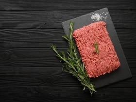 Что сделать из свиного фарша: 4 вкусных идеи для вашего стола