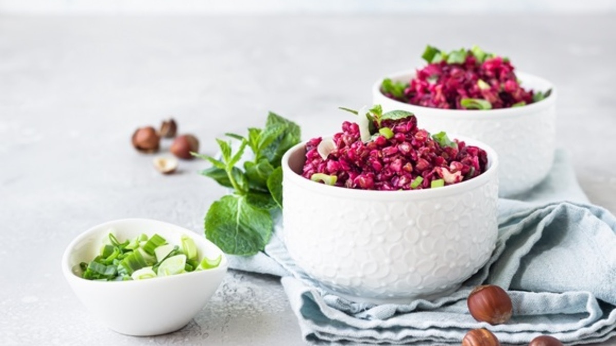 Гречка со свеклой и орехами — рецепт универсального гарнира: обычная закуска превращается в сытное блюдо Гречка со свеклой и орехами — рецепт универсального гарнира: обычная закуска превращается в сытное блюдо