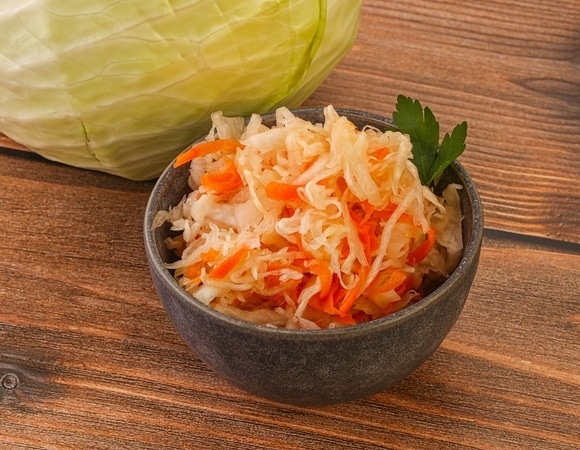 Как быстро приготовить квашеную капусту — есть подходящий рецепт хрустящей витаминной закуски 