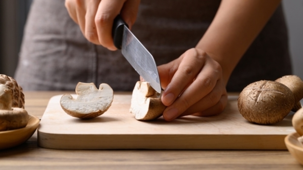 «Иммунитет будет защищать организм»: диетолог назвала тех, кому лучше не есть грибы