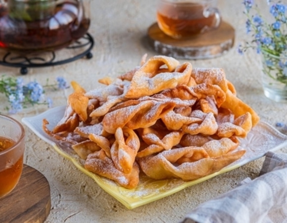 Хворост, который тает во рту: готовим «бабушкин» десерт по классическому рецепту