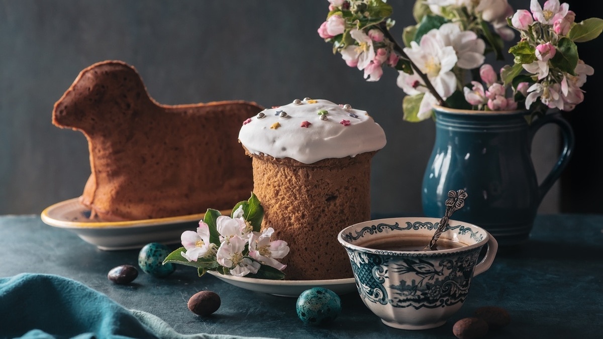 «Огромное количество углеводов»: чем лучше всего запивать куличи, объяснила диетолог Мухина