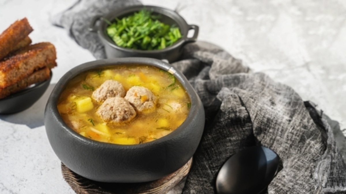 Суп с рыбными фрикадельками: вкусно и полезно — подходит для диетического питания