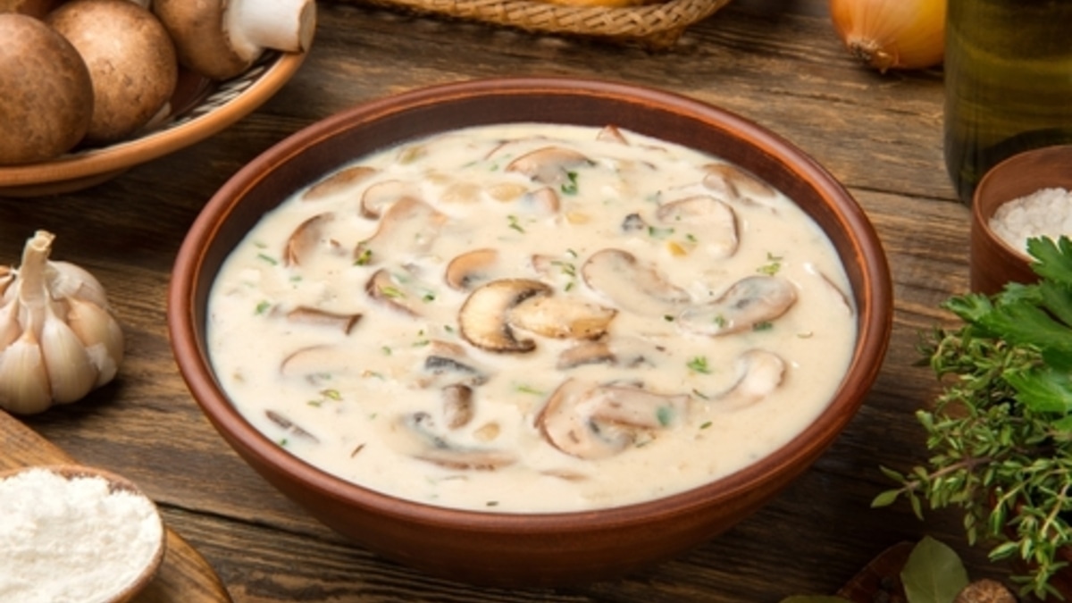 Грибная подлива из шампиньонов: вкусное дополнение к пюре, гречке и не только — на замену мясу