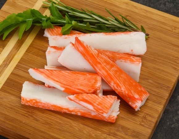 «Непонятная субстанция», которой нужна замена: что использовать вместо крабовых палочек