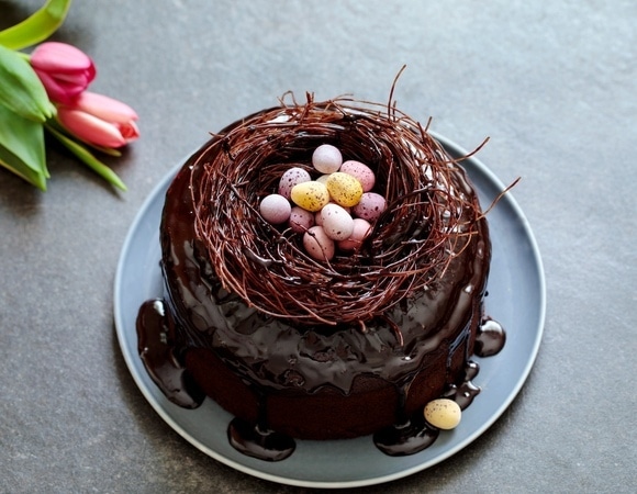 Что испечь на Пасху — нашли рецепт шоколадного кулича с орехами в стиле «Синнабон»