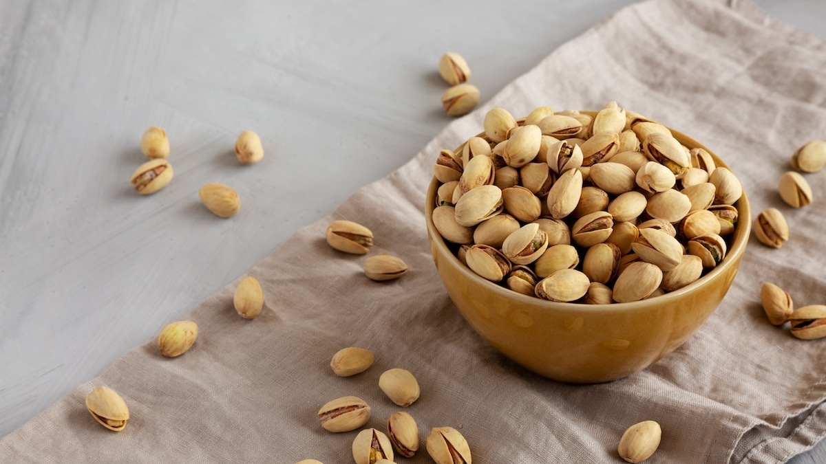 Многие едят фисташки неправильно — врач ответила, как надо