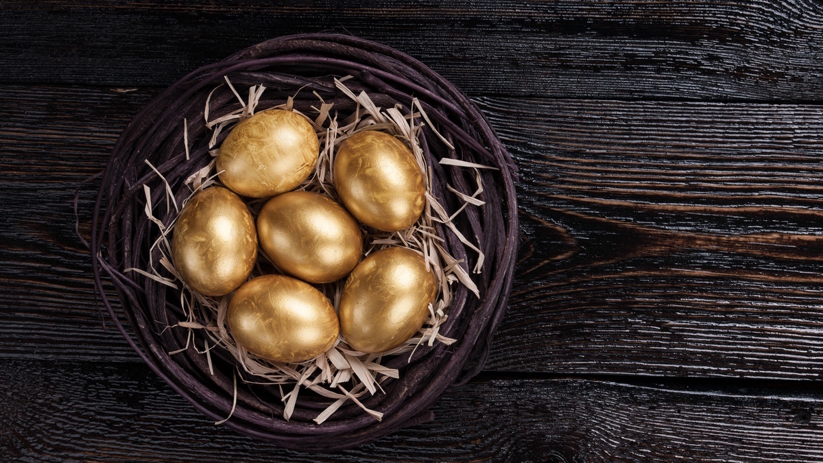 Не простые, а "золотые": красим яйца без химии — способ с куркумой и чаем Не простые, а "золотые": красим яйца без химии — способ с куркумой и чаем