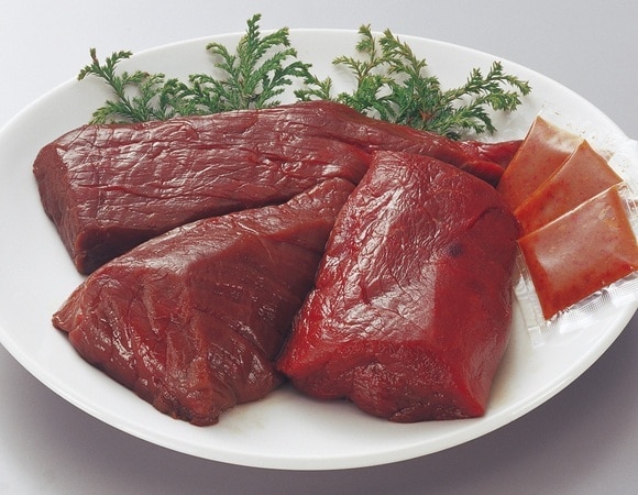 «Неприятный запах уйдет»: шеф-повар объяснил, как правильно выбирать и готовить конину