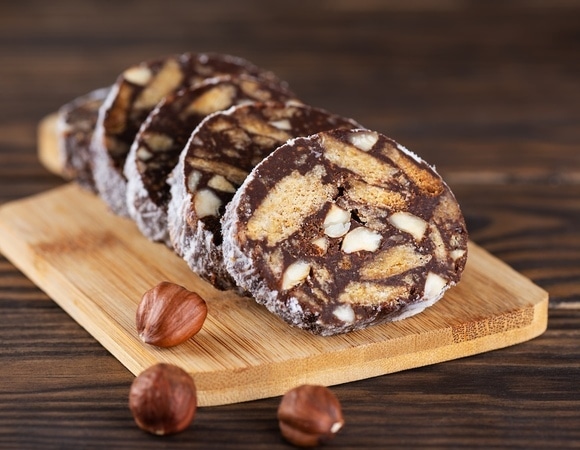 Нашли десерт без выпечки от шеф-повара Джейми Оливера — по вкусу как шоколадная колбаса из детства