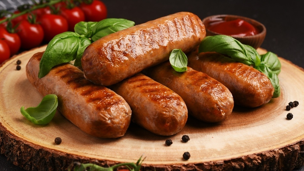 Доктор Мясников объяснил, как правильно жарить сосиски на мангале